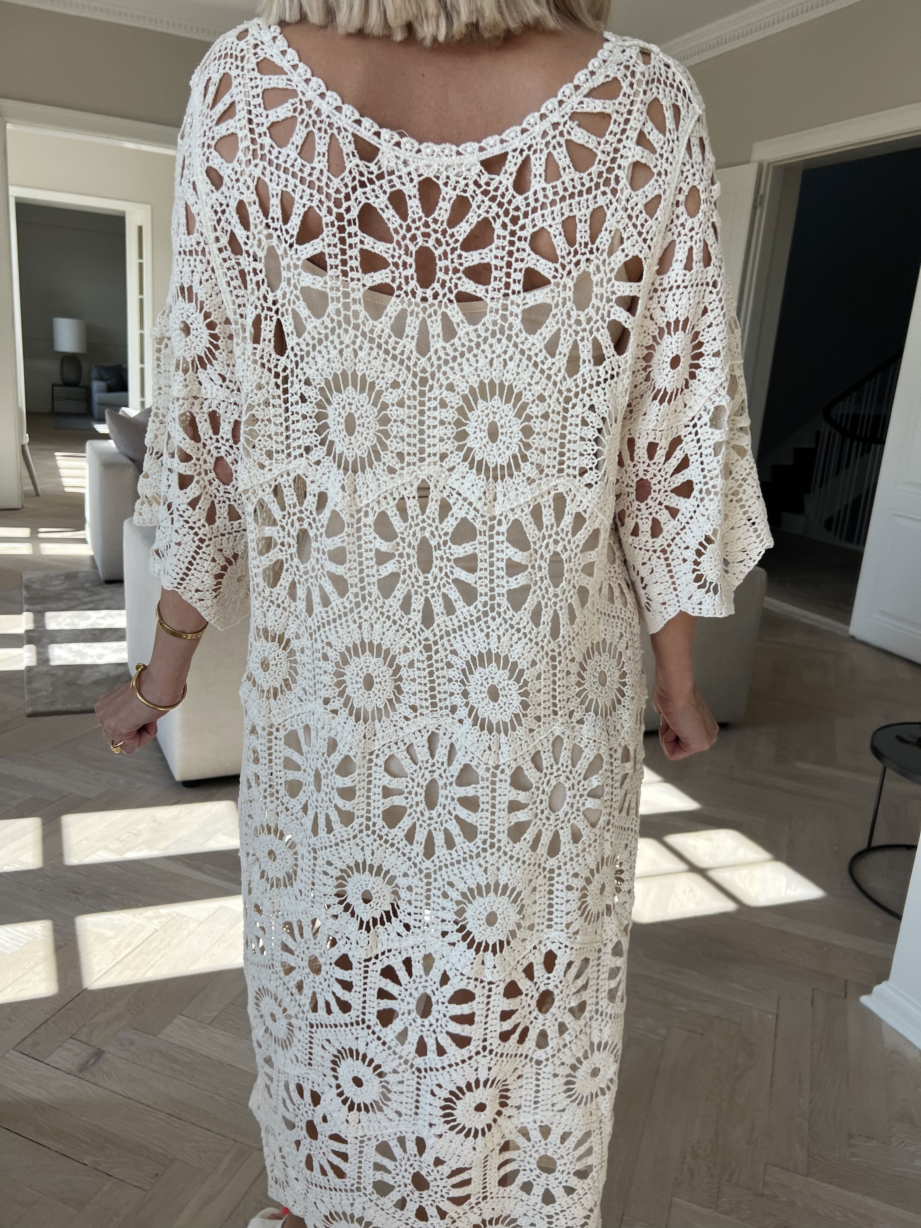 Mabel - Söt virkad klänning i bomull